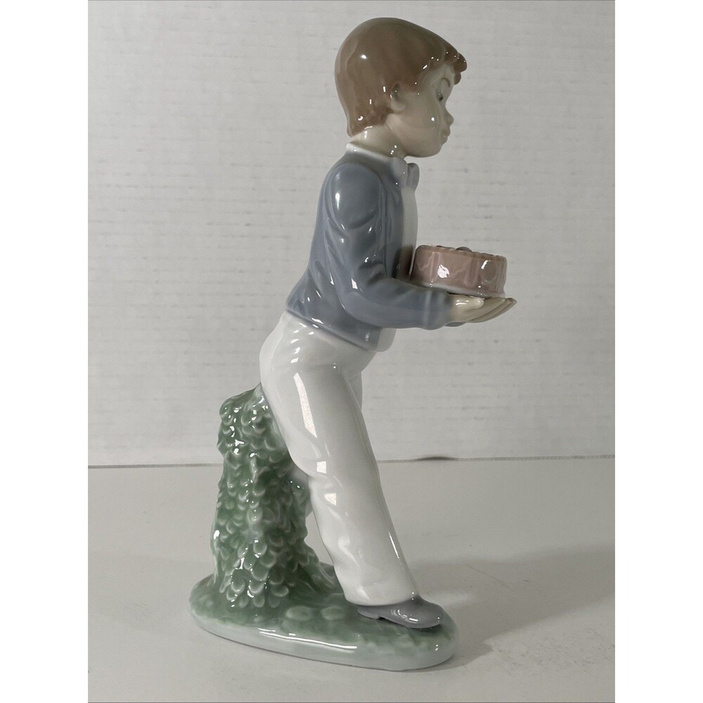 Vintage Lladro Nao #1131 Boy with Cake 1990 Spain 8" Excellent Condition - Picture 2 of 5